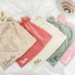 Doudou personnalisé avec anneau dentition en bois